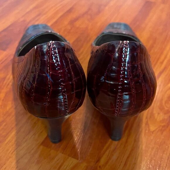Aerosoles Crocodile Wine Red Heels Size 7.5 - Picture 2 of 10